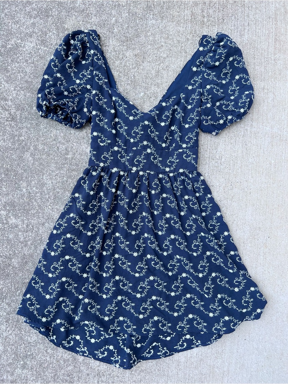 Francesca’s Blue Rain Sophia Navy White Floral Embroidered Babydoll Mini Dress M